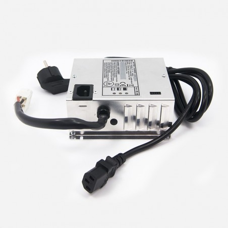 CHARGEUR DE BATTERIE EMBARQUE POUR AUTOLAVEUSE COMAC-FIMAP